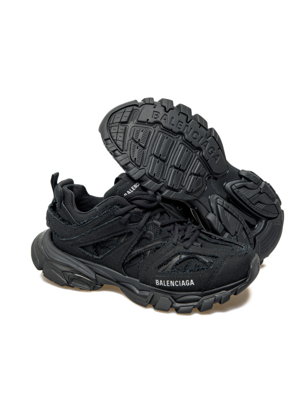 Balenciaga track destroyed black Balenciaga  track destroyed black - www.derodeloper.com - Derodeloper.com