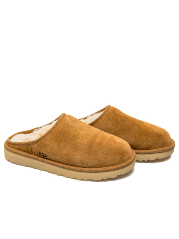 UGG  classic slip on bruin