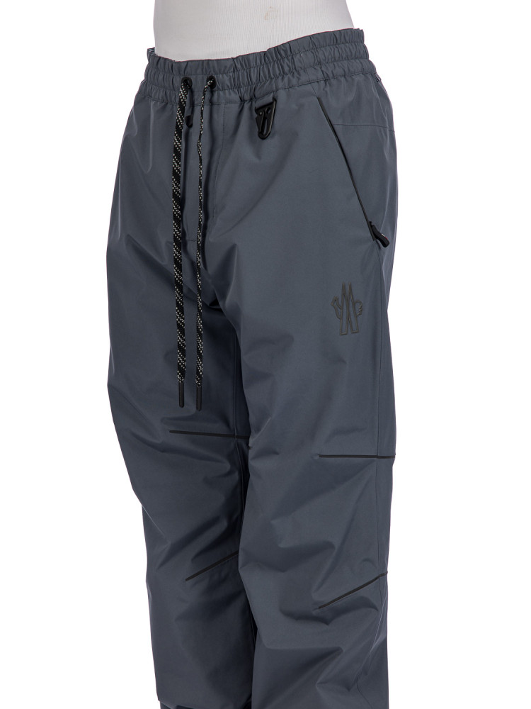 Moncler Grenoble trousers Moncler Grenoble  TROUSERSgrijs - www.credomen.com - Credomen