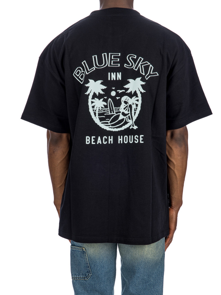 Blue Sky Inn beach house t-shirt Blue Sky Inn BEACH HOUSE T-SHIRTzwart - www.credomen.com - Credomen